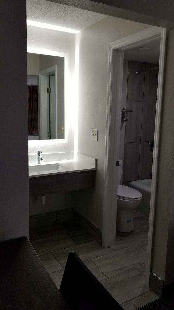 Days Inn & Suites By Wyndham Charleston Airport West Север Чарлстон Экстерьер фото