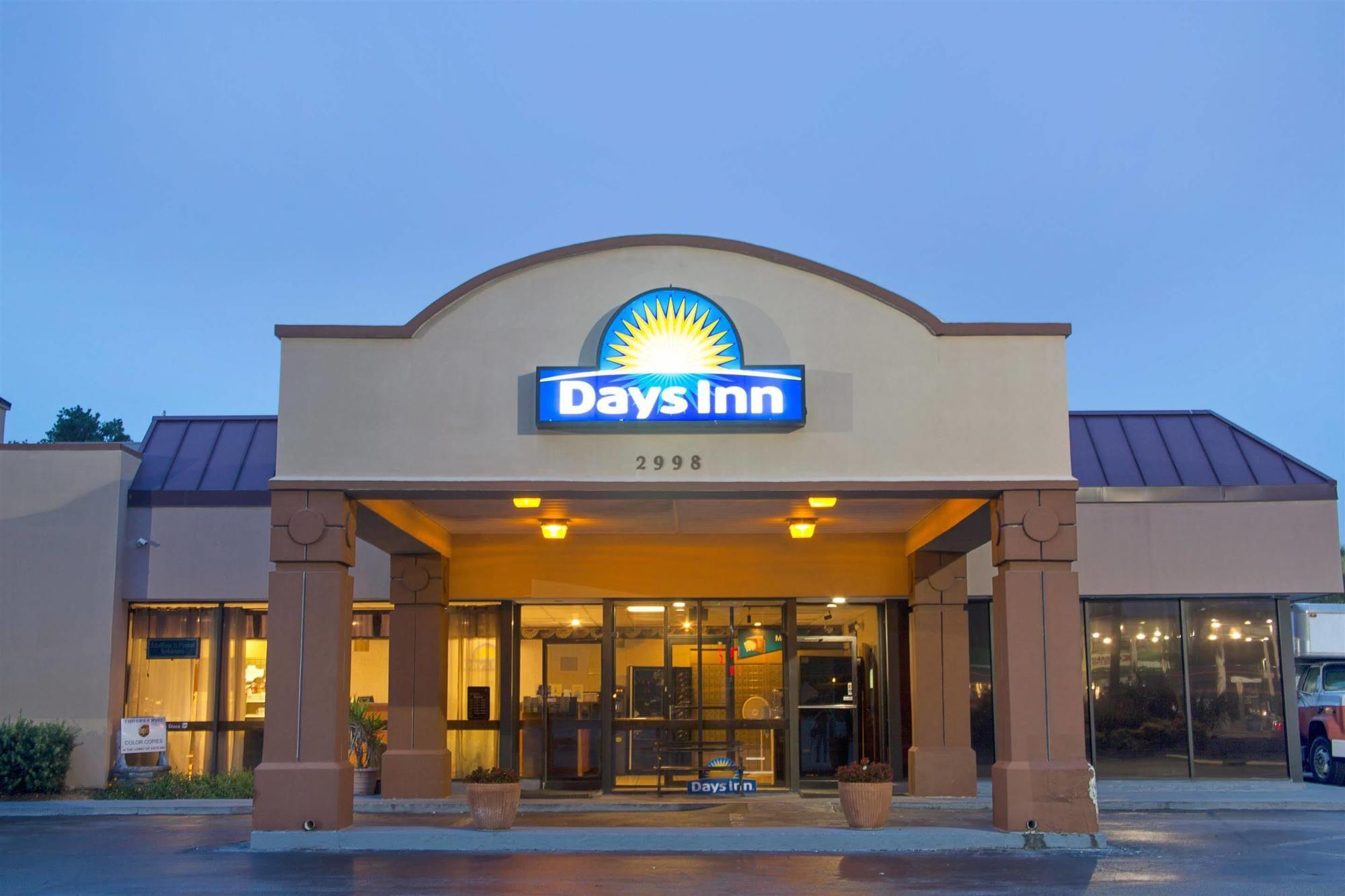 Days Inn & Suites By Wyndham Charleston Airport West Север Чарлстон Экстерьер фото