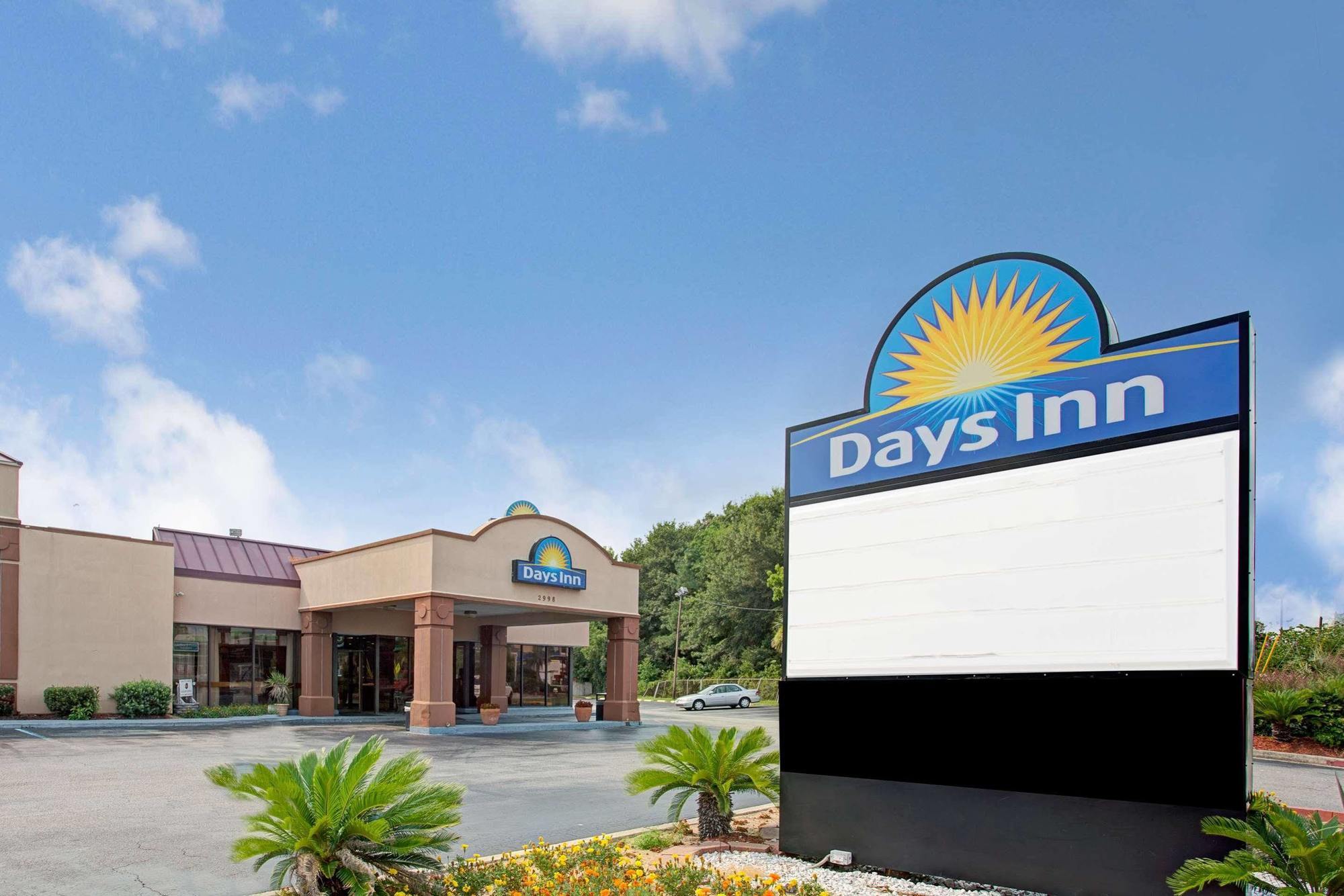 Days Inn & Suites By Wyndham Charleston Airport West Север Чарлстон Экстерьер фото