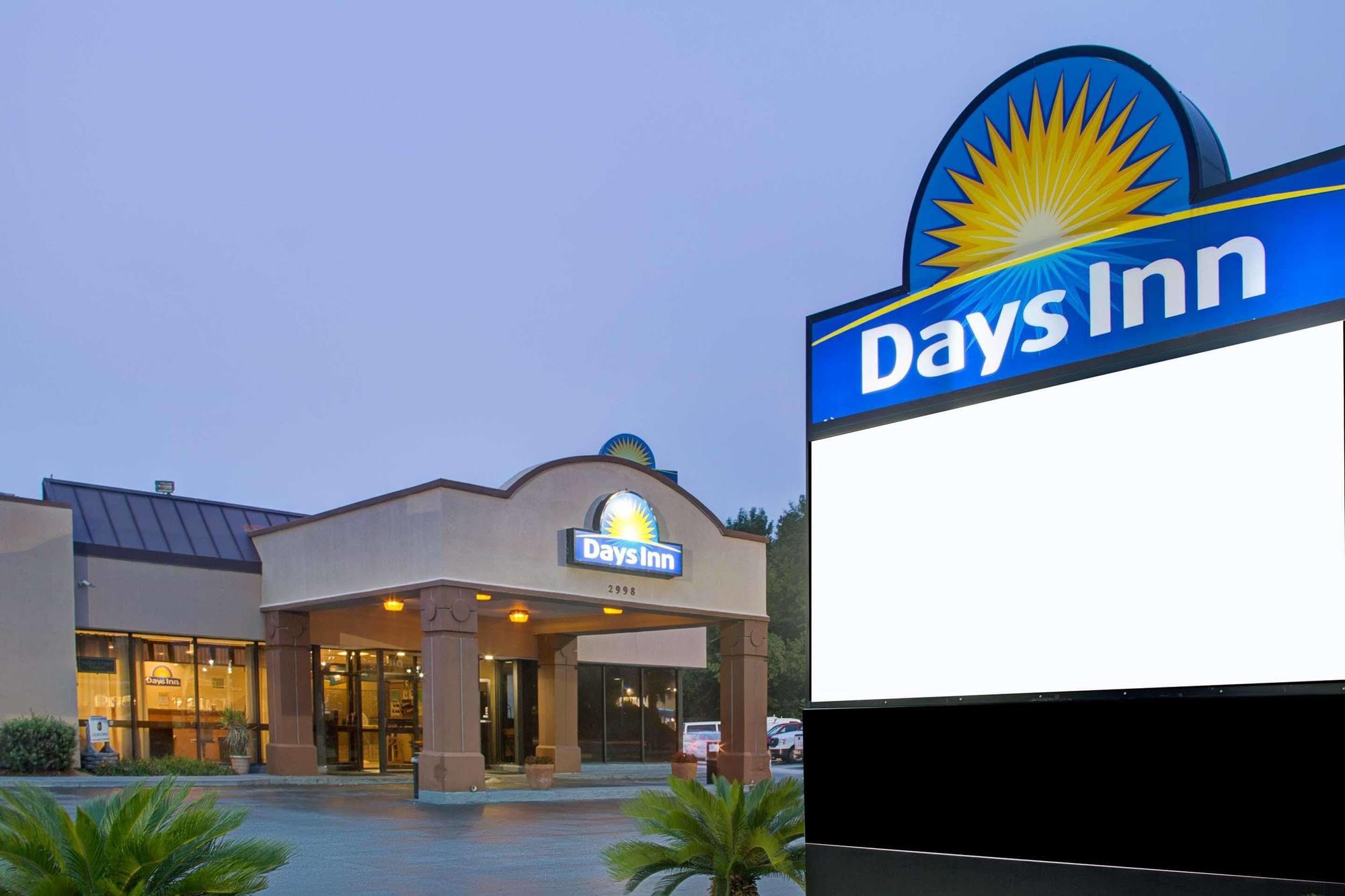 Days Inn & Suites By Wyndham Charleston Airport West Север Чарлстон Экстерьер фото