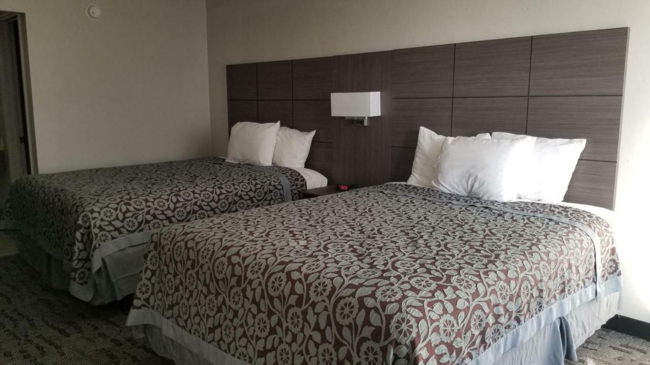 Days Inn & Suites By Wyndham Charleston Airport West Север Чарлстон Экстерьер фото