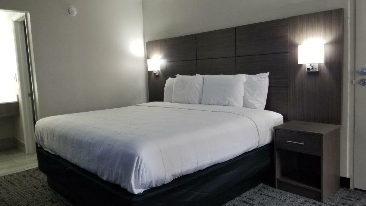 Days Inn & Suites By Wyndham Charleston Airport West Север Чарлстон Экстерьер фото