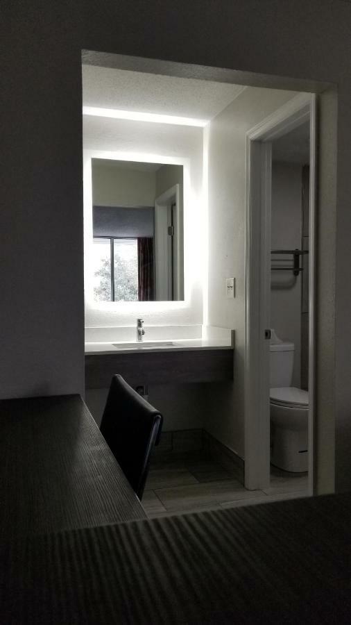 Days Inn & Suites By Wyndham Charleston Airport West Север Чарлстон Экстерьер фото