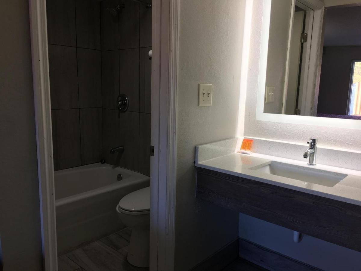 Days Inn & Suites By Wyndham Charleston Airport West Север Чарлстон Экстерьер фото