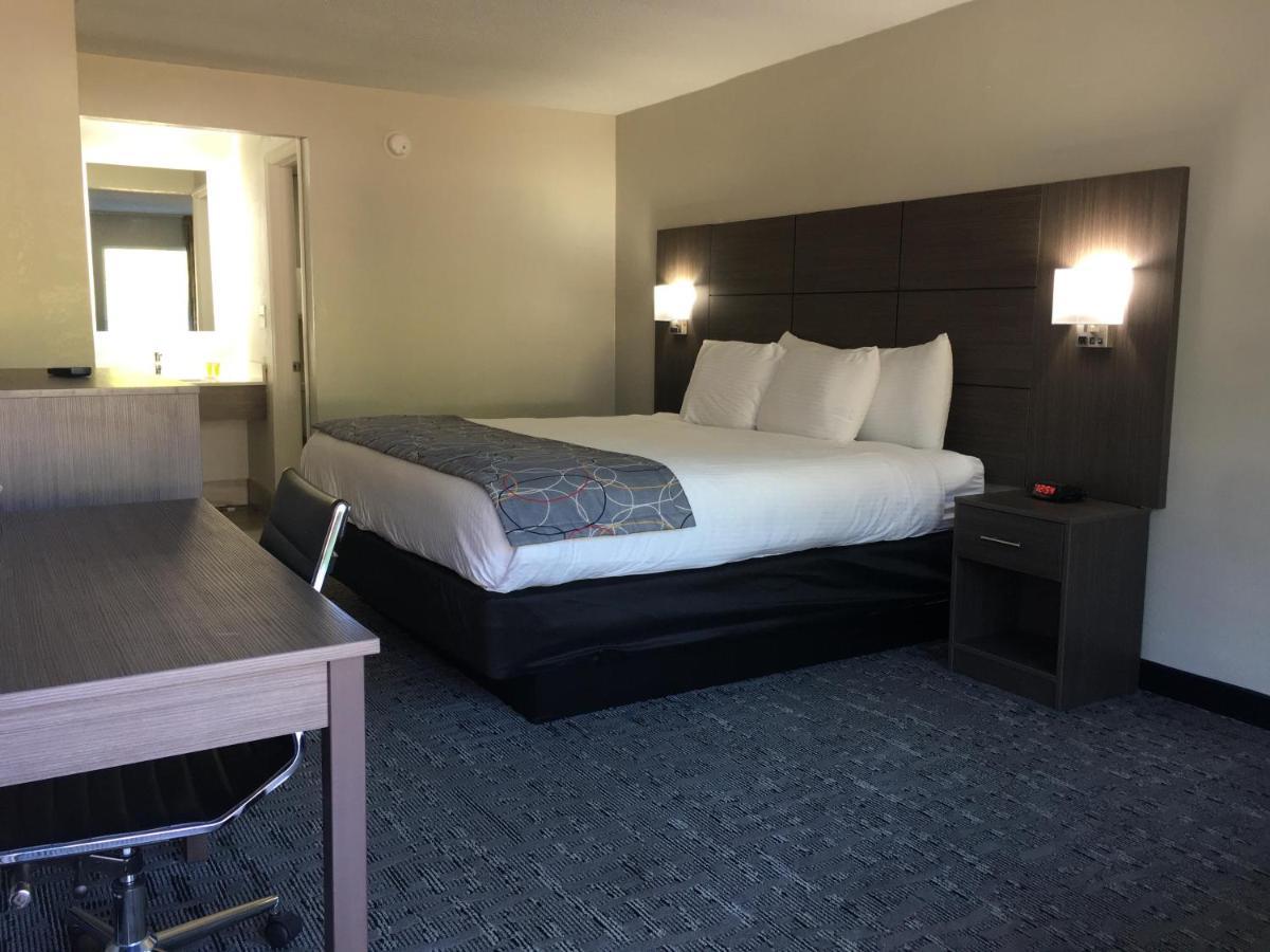 Days Inn & Suites By Wyndham Charleston Airport West Север Чарлстон Экстерьер фото